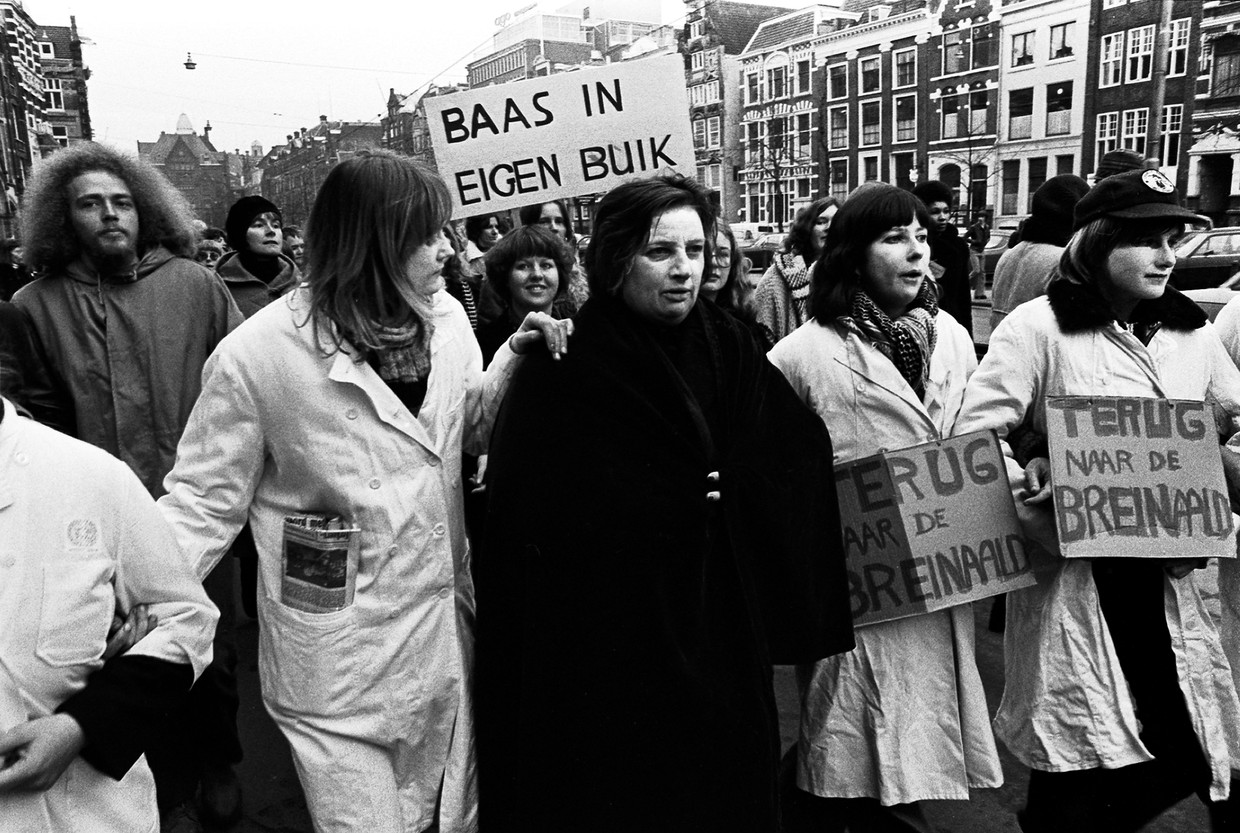 Protestdemonstratie van 'Wij vrouwen eisen' op 18 december 1976 in Amsterdam.  Beeld Han singels / Belga