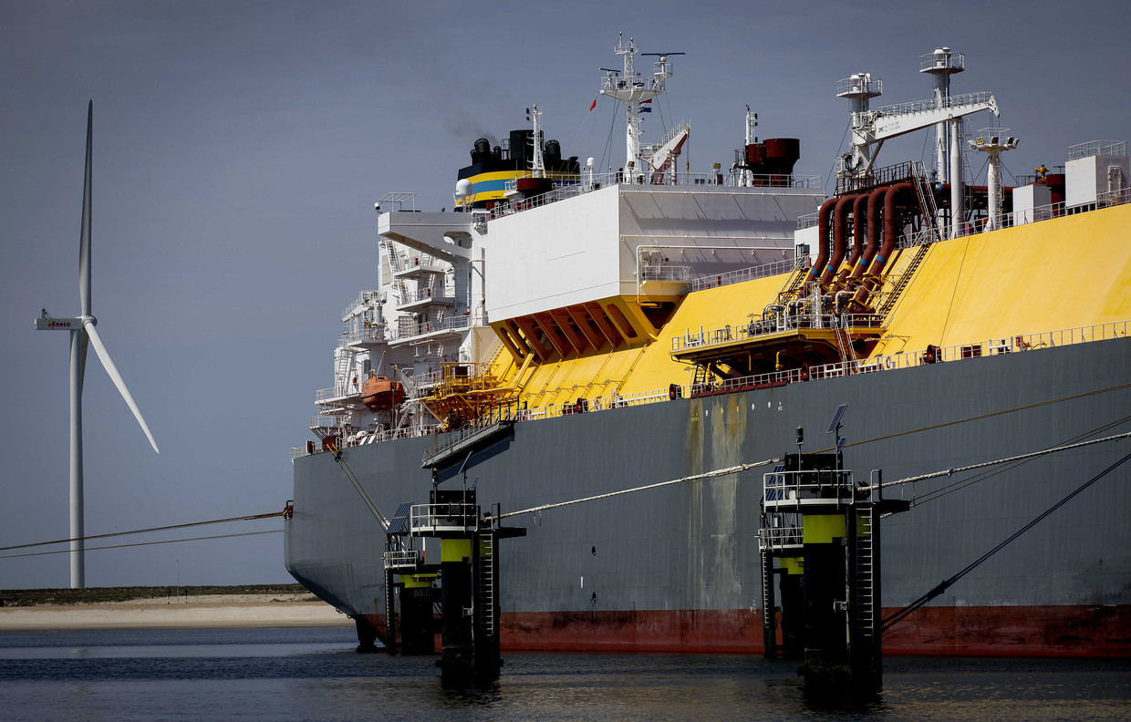 Een lng-tanker (liquefied natural gas) in de haven van Rotterdam gisteren. Beeld ANP