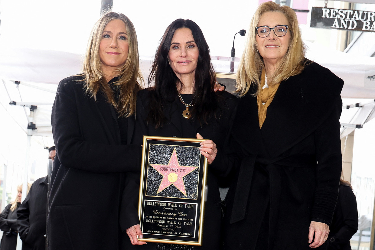 Courtney Cox krijgt ster op Walk of Fame in Hollywood, en viert dat met  Friends-collega's