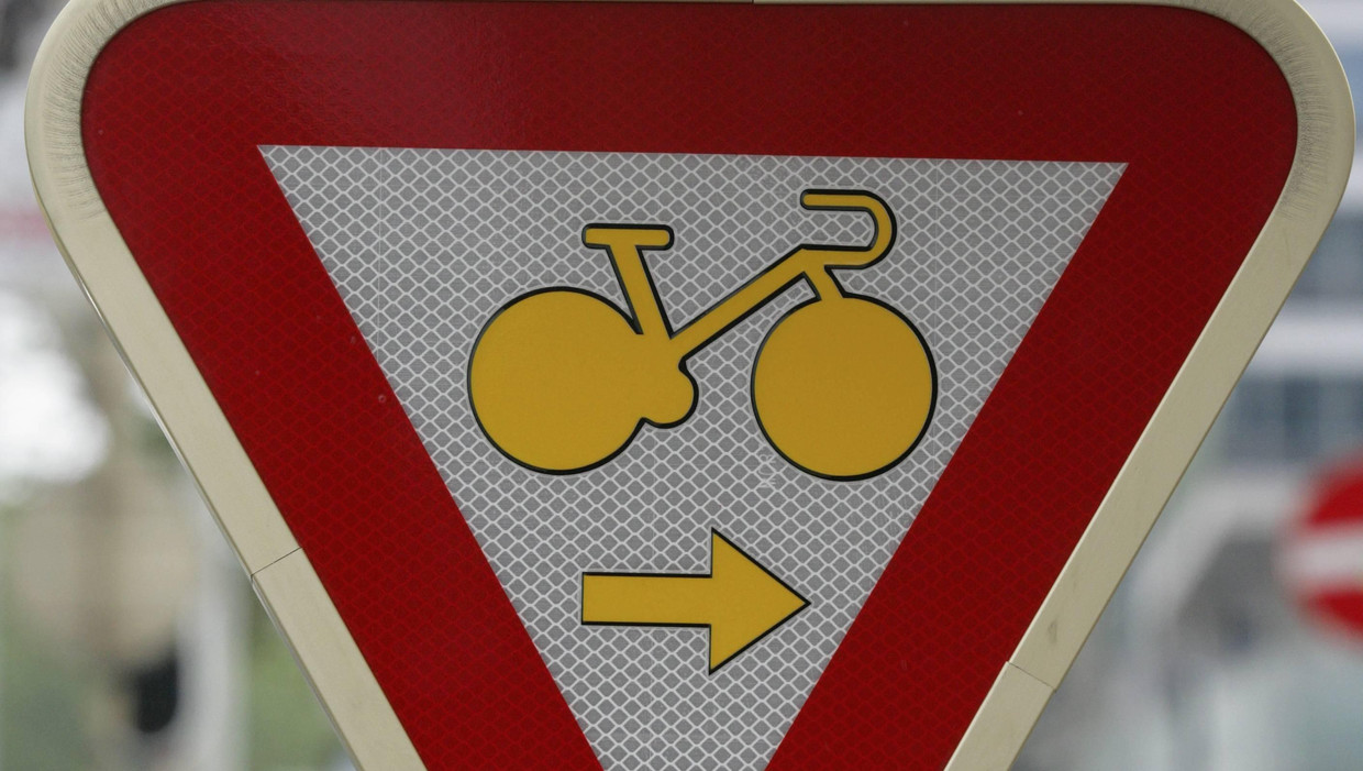 Brussel plaatst 100 extra borden waar fietsers door het rood mogen rijden