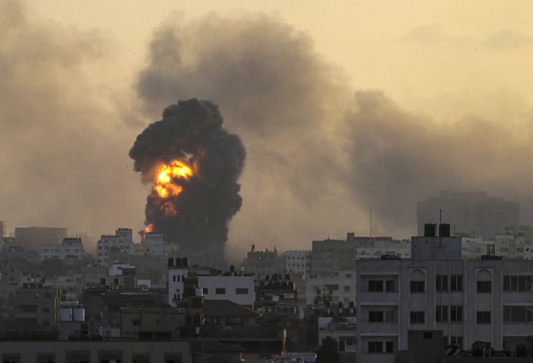 Israel-Hamas war.  Israel’s military says it has completely surrounded Gaza • US flies drones over Gaza in search of hostages