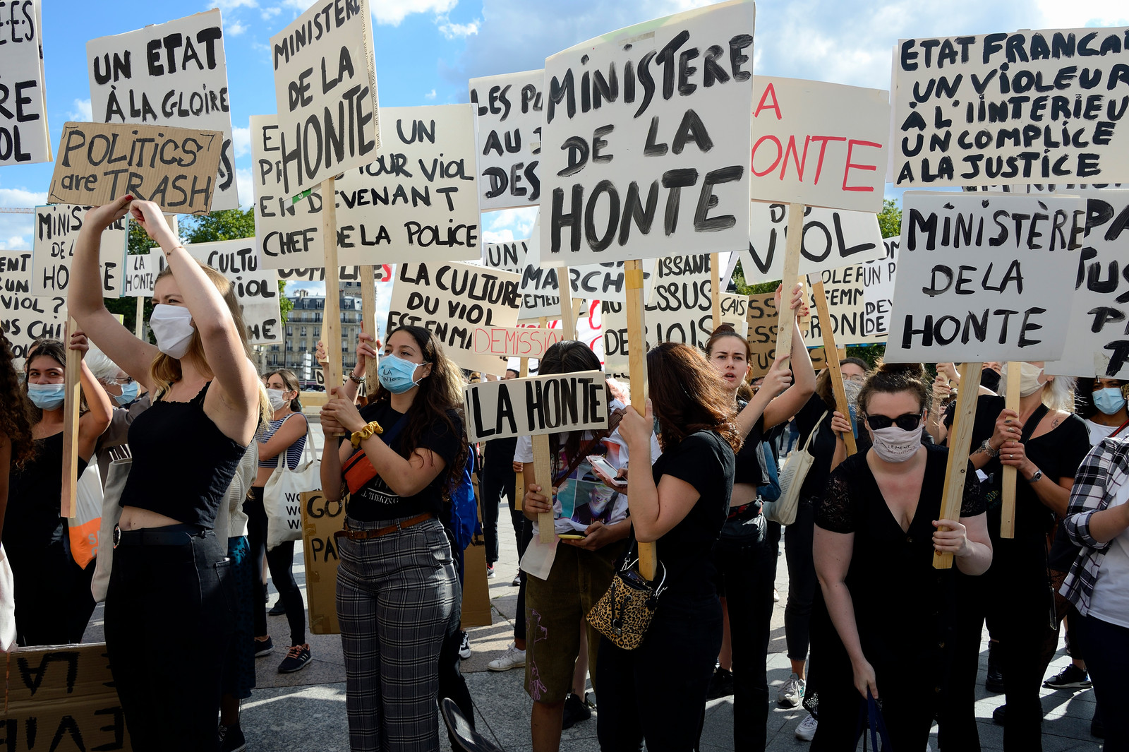 Franse vrouwen doen dringende oproep aan politiek neem #MeToo eindelijk serieus foto