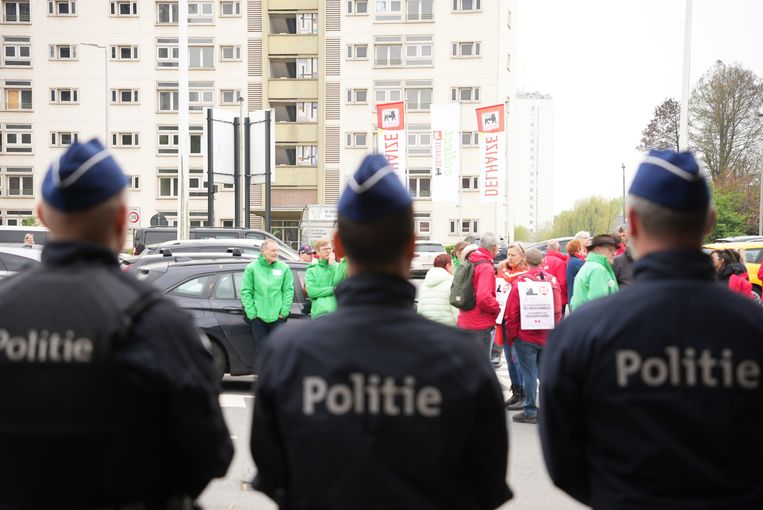 Vakbonden dienen klacht in tegen deurwaarder aan Delhaize Gent en
