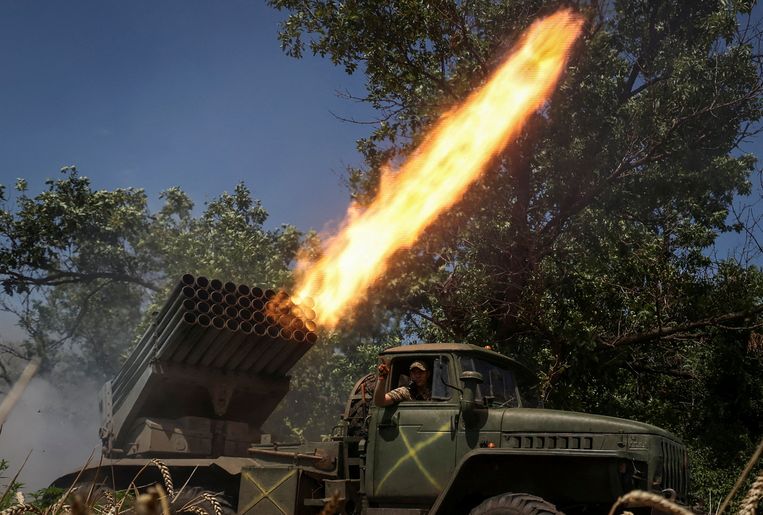 The Russians are trying to encircle the Ukrainian army in Avdiivka