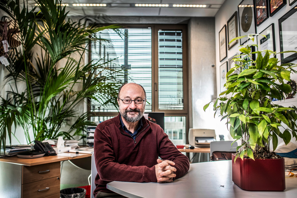 ‘Velen zullen het er niet mee eens zijn, maar ik vind dat je met dementie niet meer de persoon bent die je ooit was. Je wordt getroffen in de essentie van je zijn. Je verliest langzaam je mens-zijn.’ Beeld Marco Mertens