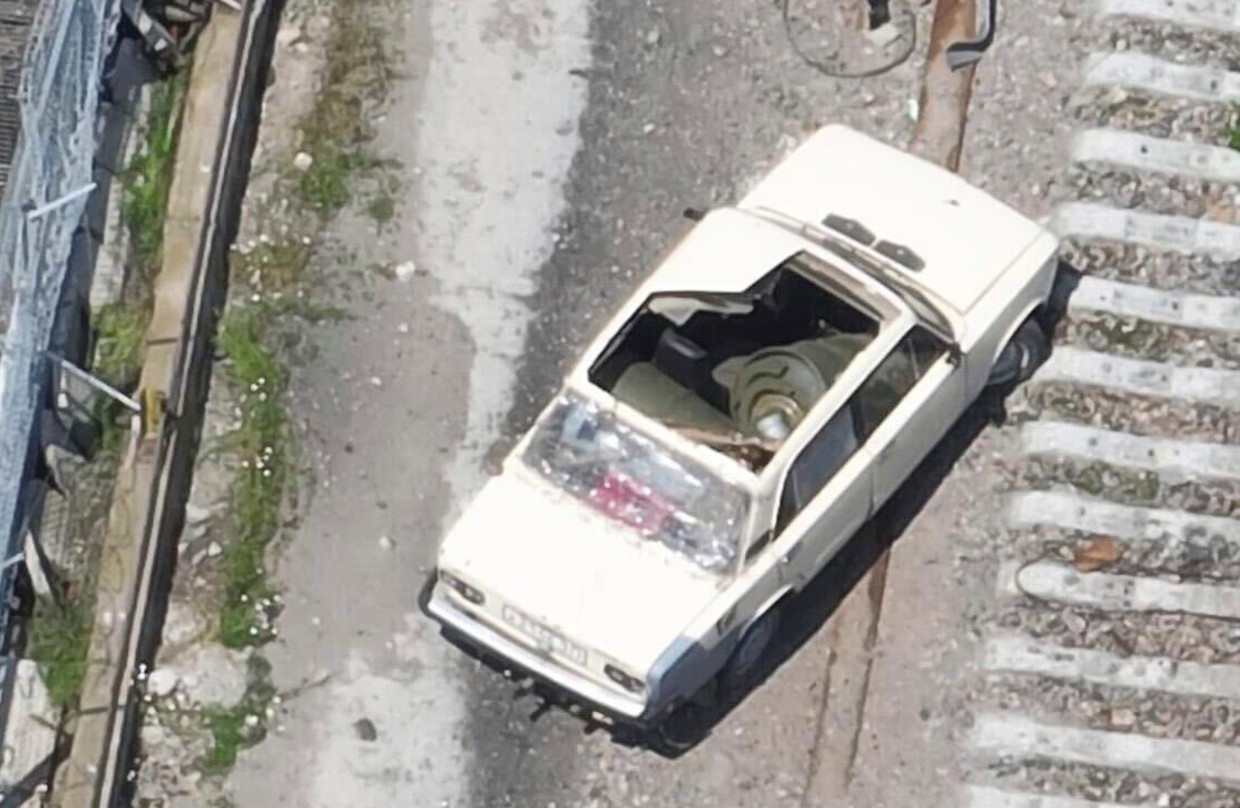 Nieuwe foto’s tonen auto die gevuld lijkt met explosieven op Oekraïense