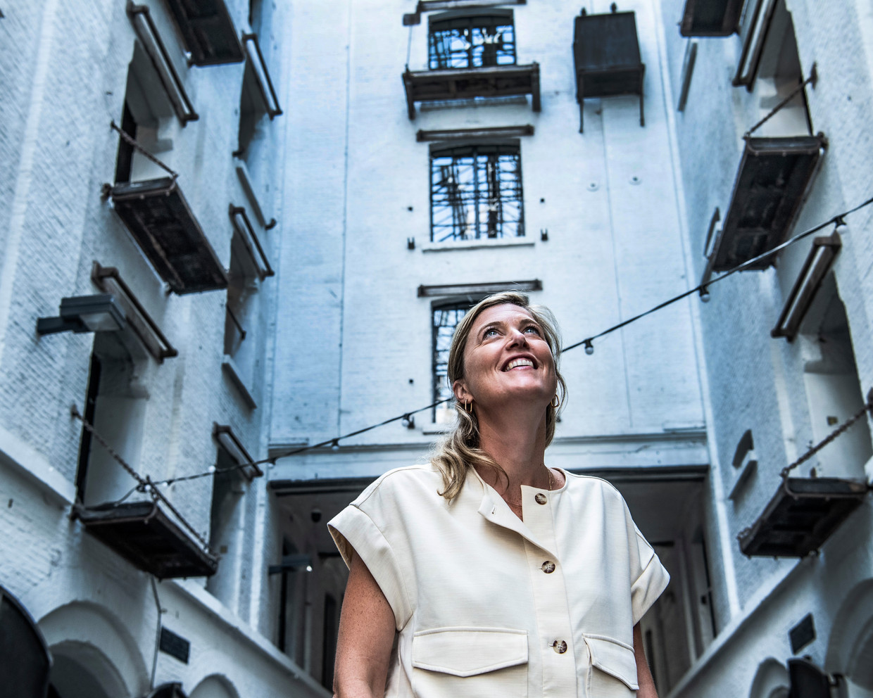 ‘Ik verkies de geleidelijke aanpak boven de revolte. Ik ben niet het type dat meteen in het zwembad springt en alle omstanders natmaakt. Ik steek altijd eerst m’n teen in het water.’ Beeld Saskia Vanderstichele
