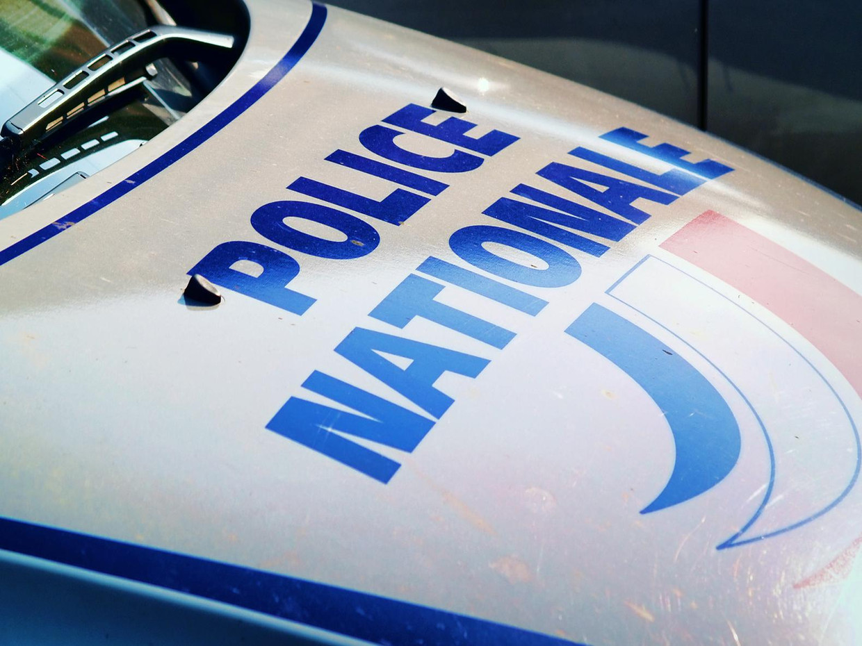 Franse politie waarschuwt voor nepagenten "Stop niet als auto zonder politielogo je wil