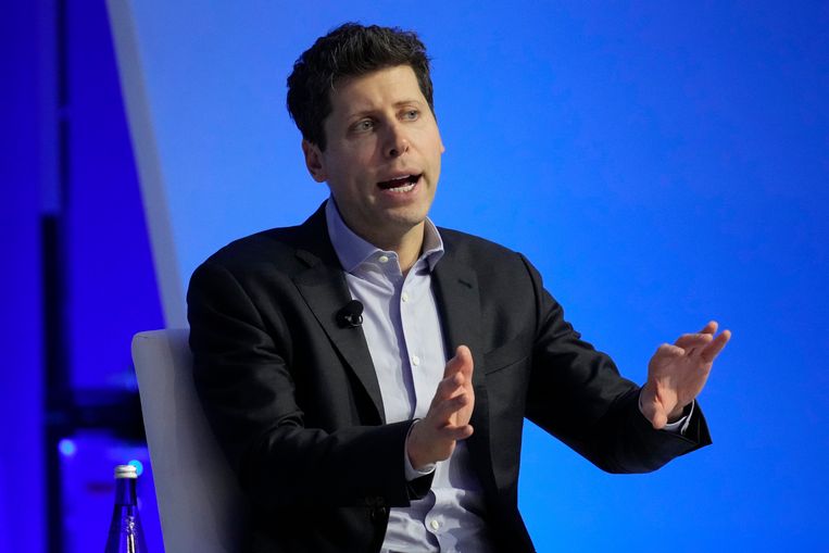 Il CEO licenziato della società dietro ChatGPT, Sam Altman, lavorerà presso Microsoft