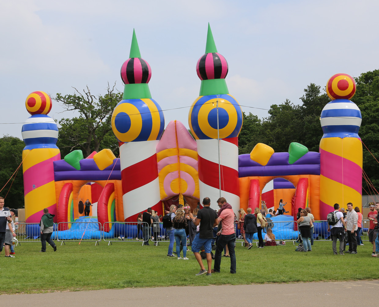 Springkastelenfestival trekt 5.000 volwassenen | De Morgen