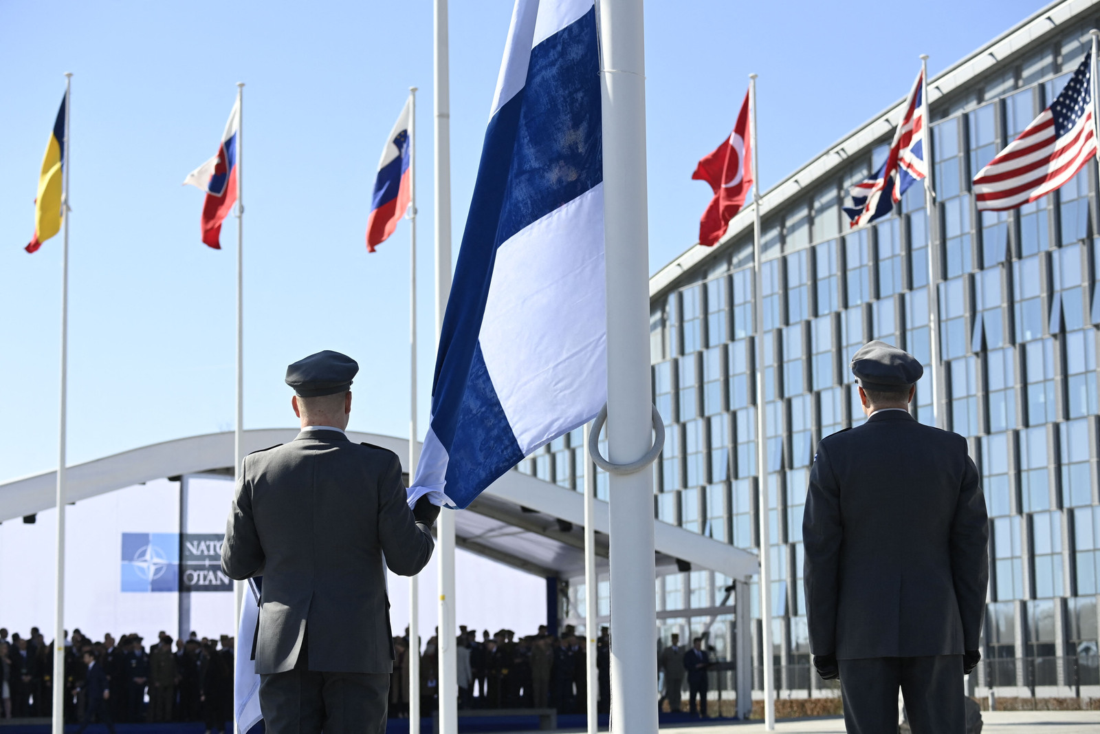 Finland treedt officieel toe tot NAVO: ‘Ze zijn er nu vrij zeker van ...
