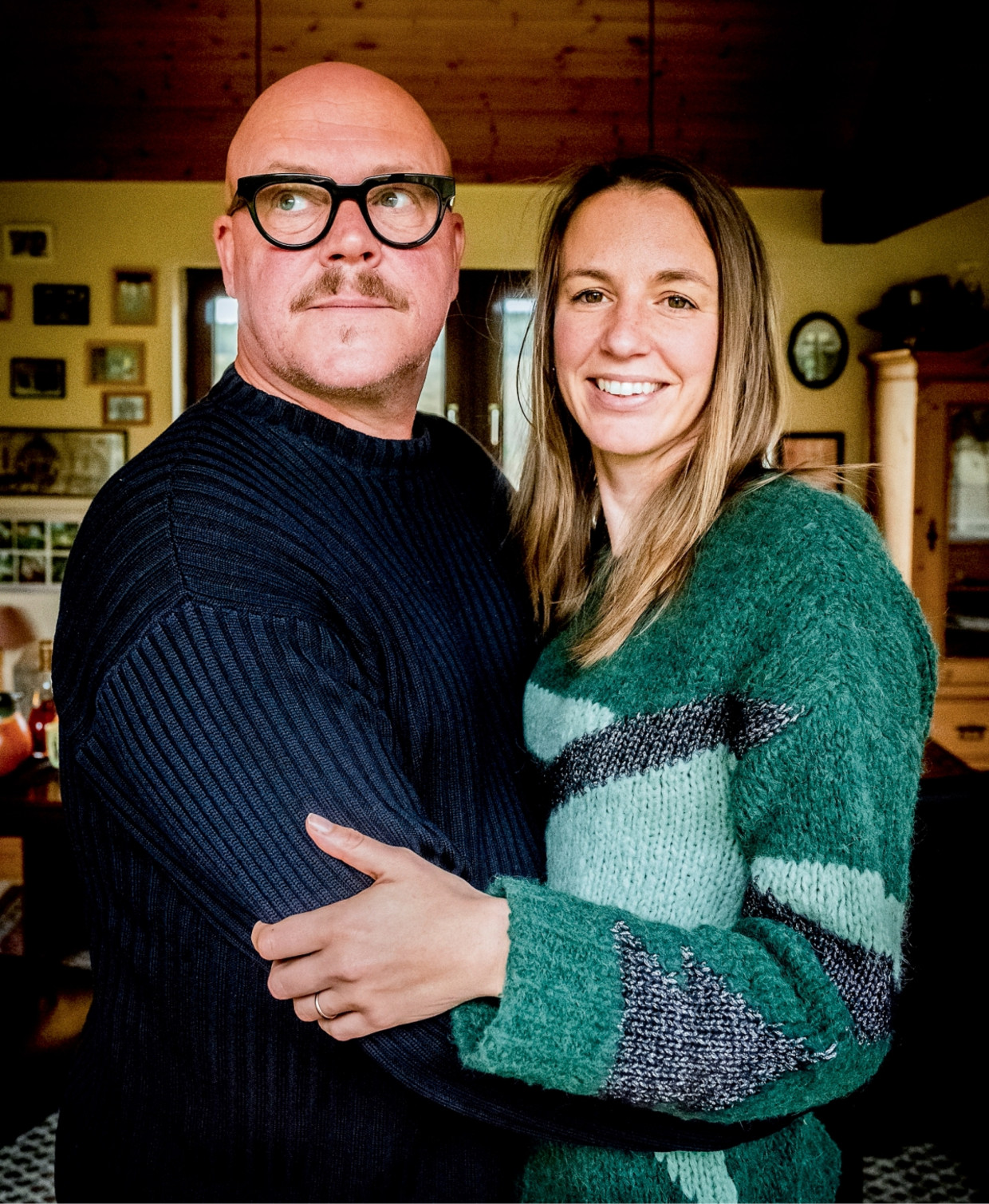 Marnix Peeters en Jana Wuyts Je mag hier eerder aan iemands dochter zitten dan aan zijn hout foto