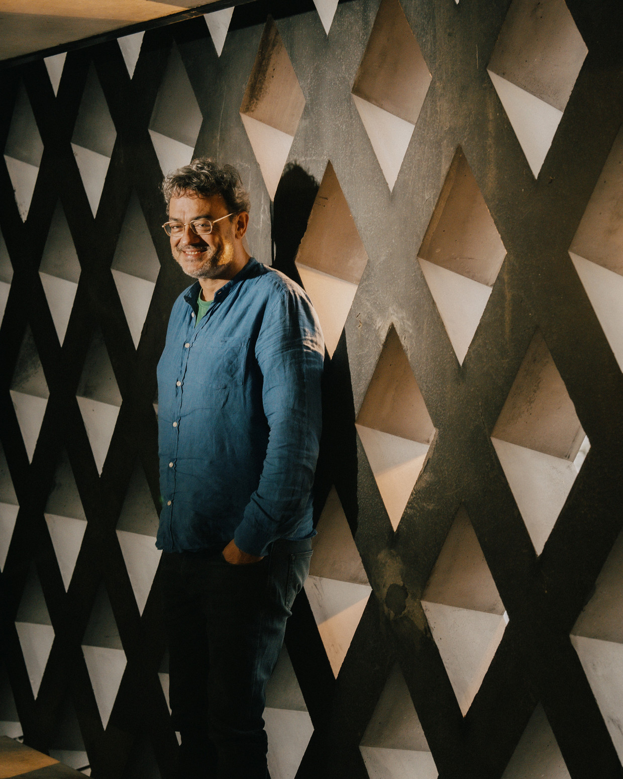 ‘Zelfs de PVDA valt niet over het asielbeleid van deze regering. Dat is niet nieuw: xenofobie is ­altijd eigen geweest aan de arbeidersbeweging.’ Beeld Wouter Van Vooren