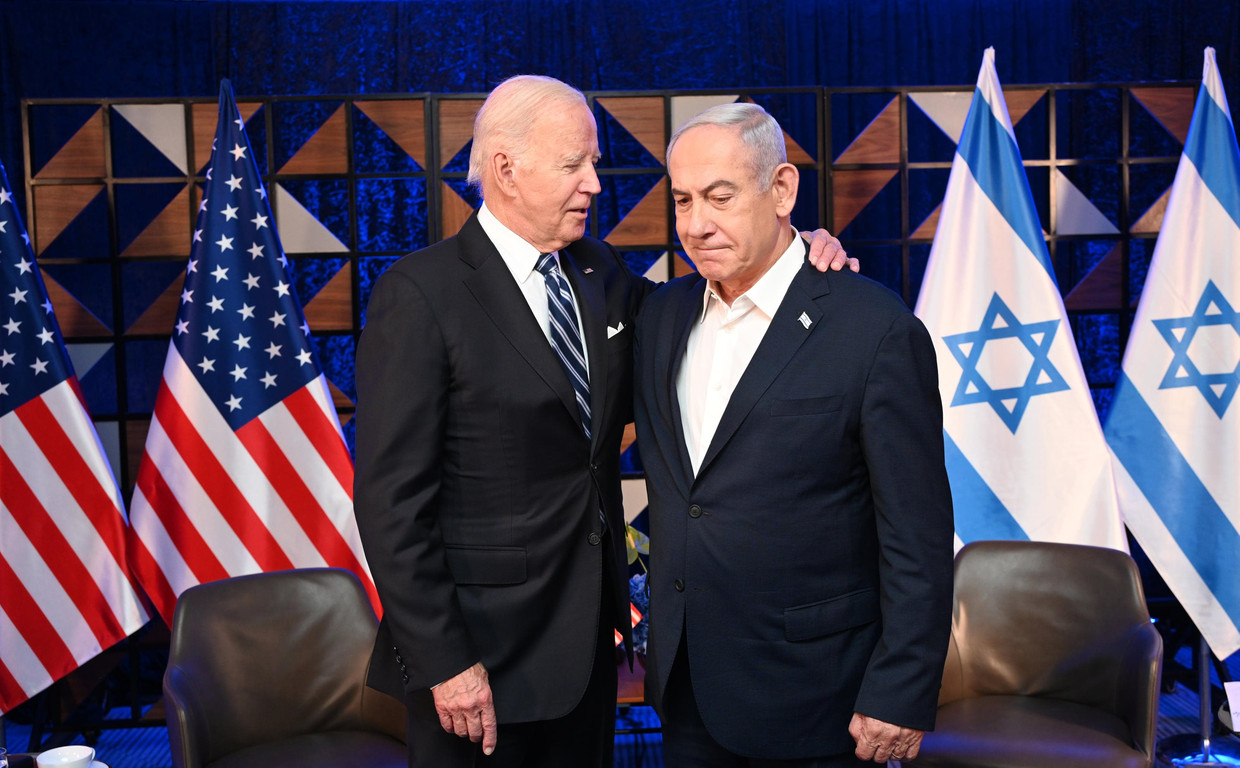 ‘Ik heb zo’n voorgevoel dat Joe Biden geen kandidaat zal zijn voor het presidentschap. Maar dat kan hij nog niet zeggen, anders kan hij niks meer realiseren.’ (Foto: Joe Biden en Benjamin Netanyahu.) Beeld Photo News