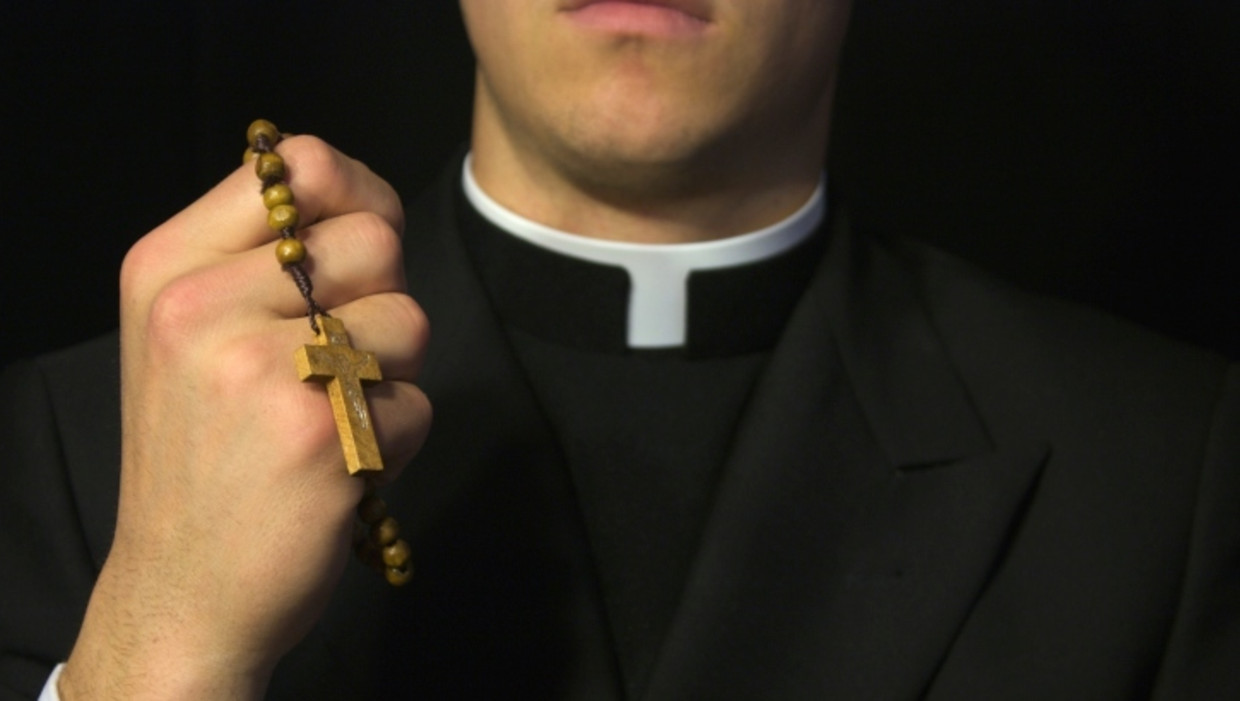 Ruim 800 priesters vanwege misbruik uit ambt gezet | De Morgen