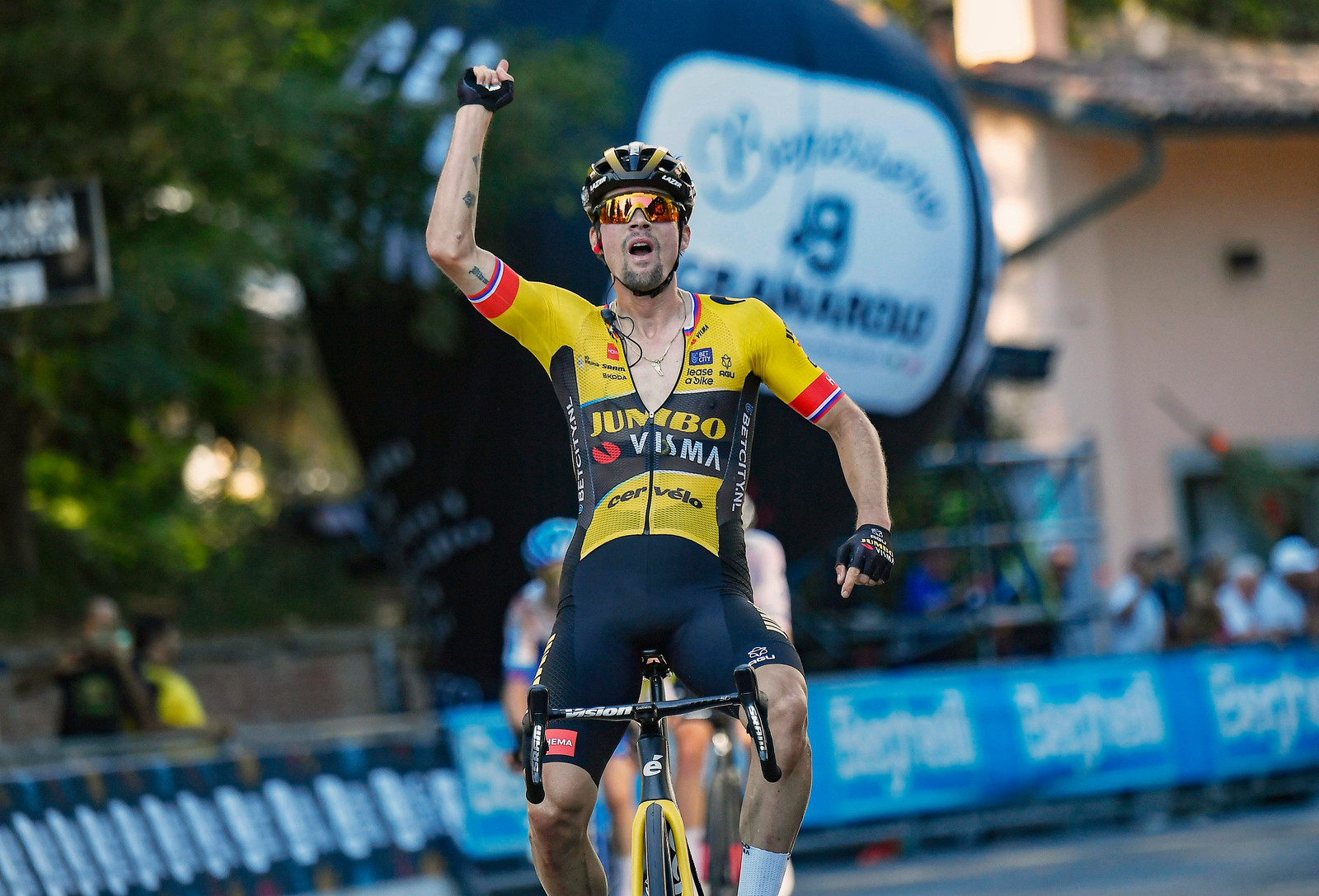 Primoz Roglic zet afscheidstournee bij Jumbo-Visma in met zege in Ronde ...