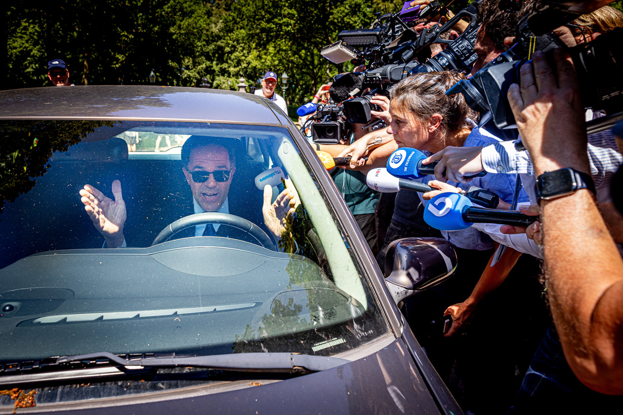 Mark Rutte arriveert in Huis ten Bosch, Den Haag, om zijn ontslag aan te bieden aan koning Willem-Alexander. Beeld Getty Images