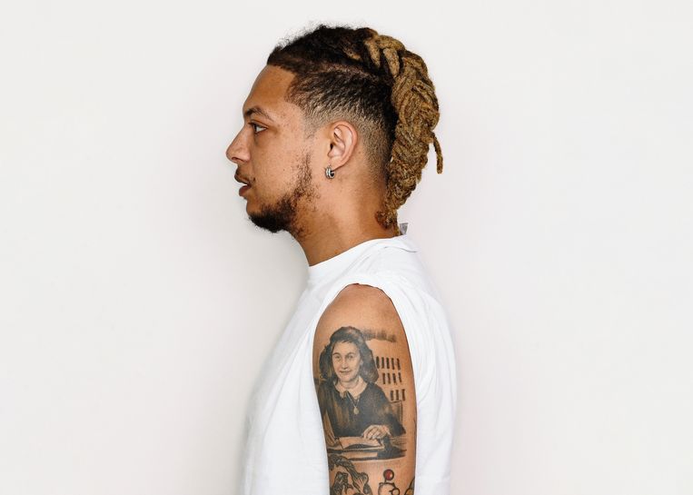 Zanger-rapper Ronnie Flex: ‘Liever een Anne Frank-tatoeage dan een van ...