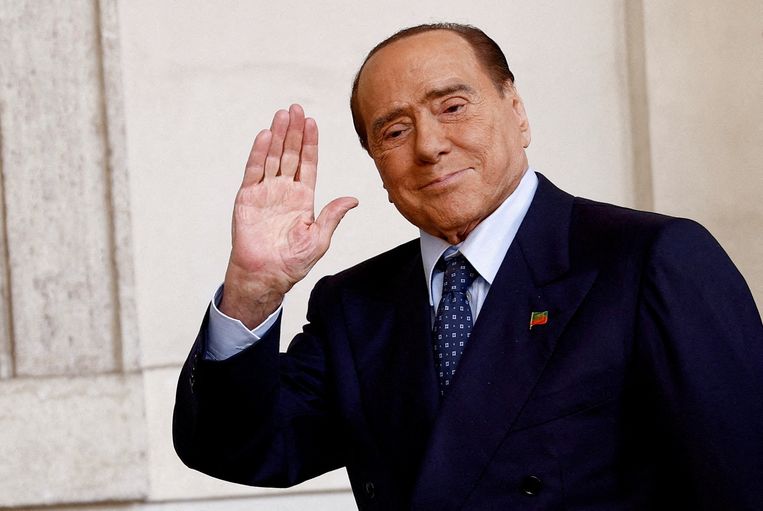 I parenti di Berlusconi hanno problemi con una montagna di opere d’arte senza valore che hanno acquistato alle aste televisive