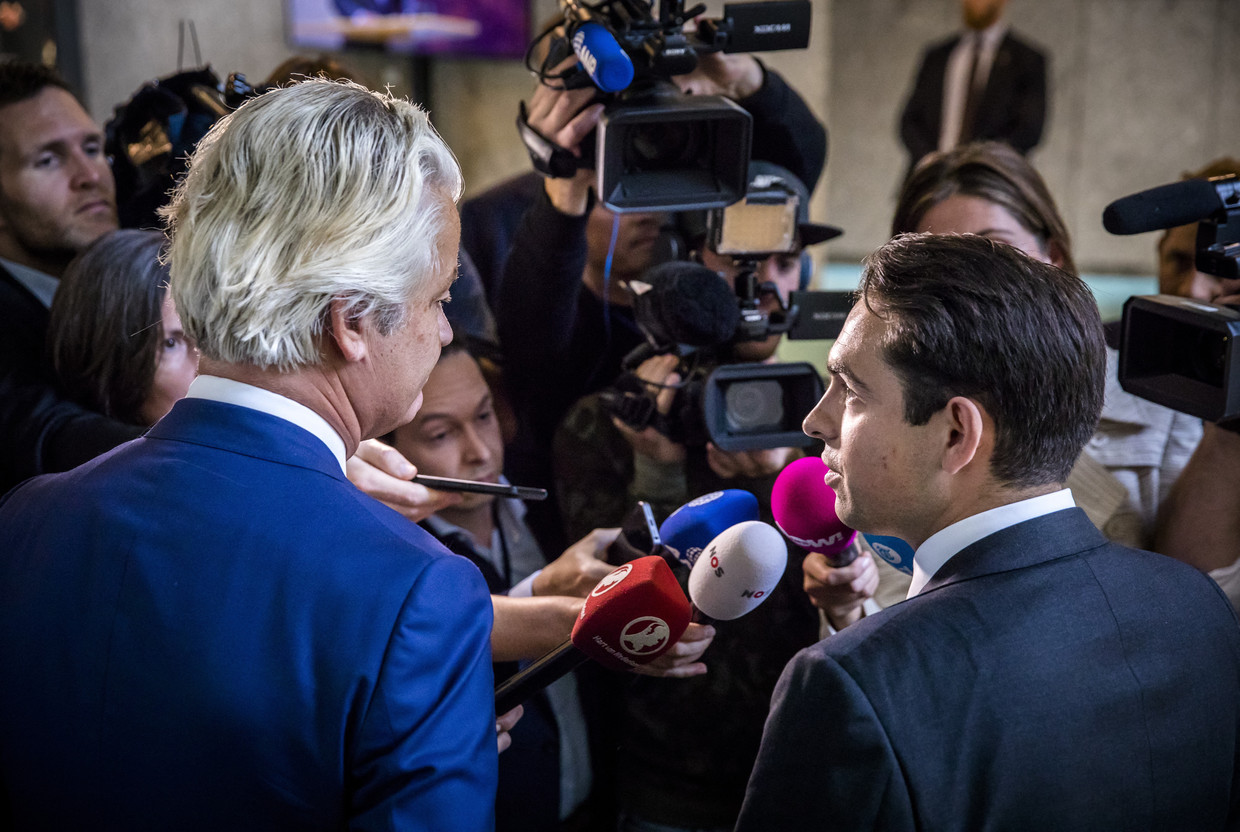 Geert Wilders en Tom Van Grieken. ‘Het isoleren van extremisten is een effectievere manier om hen te bestrijden dan inclusie', schrijft Pfeijffer. Beeld AFP
