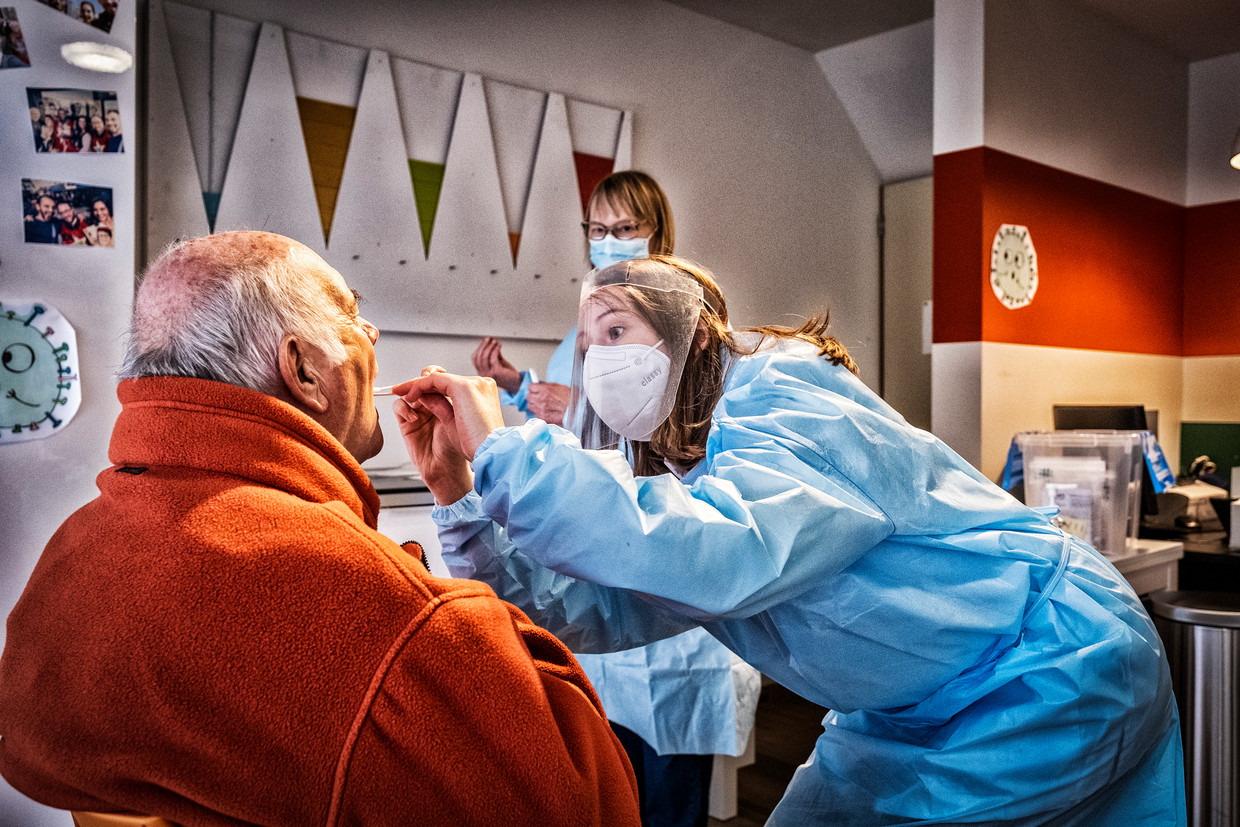 Gemiddeld Aantal Nieuwe Besmettingen Zakt Verder Ook Overlijdens En 