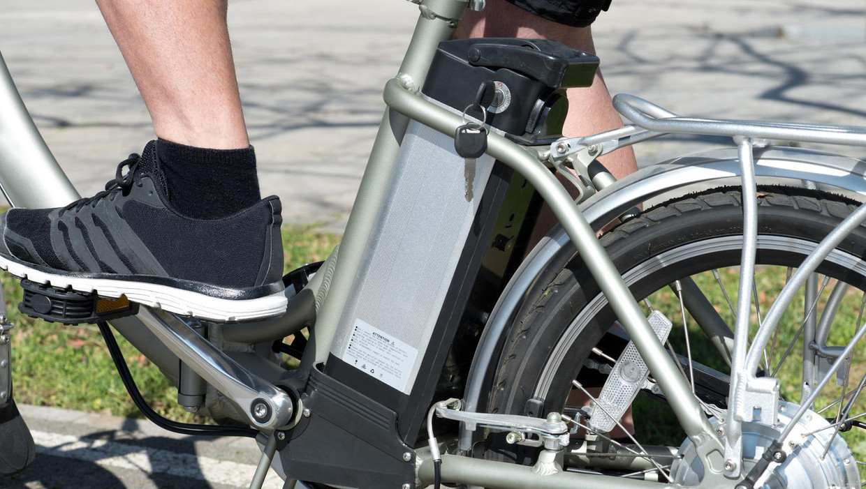 Rijbewijs en helm binnenkort verplicht voor snelle elektrische fietsen