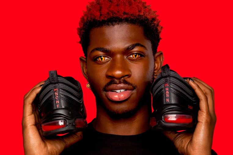 Nike klaagt Lil Nas X aan voor met bloed gevulde, 'niet-geautoriseerde