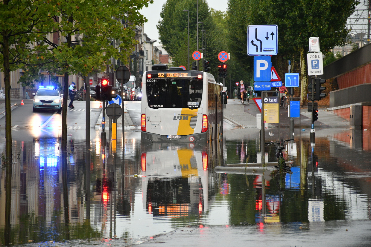 Onweersbuien veroorzaken wateroverlast in WestVlaanderen en Antwerpen