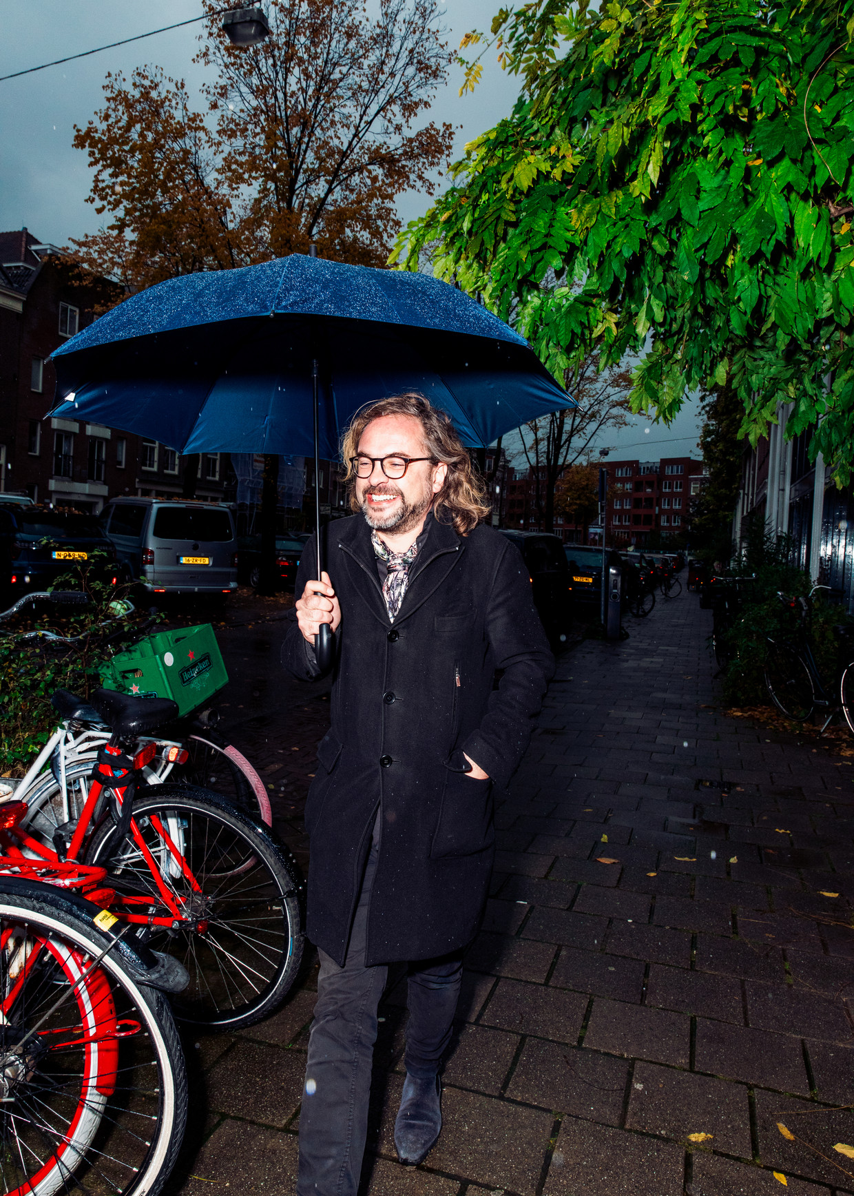 ‘Toen ik besloot te gaan schrijven, raakte ik geobsedeerd. Dat is het verschil, los van wat je technisch kunt en wat je te vertellen hebt: vastberadenheid.’ Beeld  Hilde Harshagen