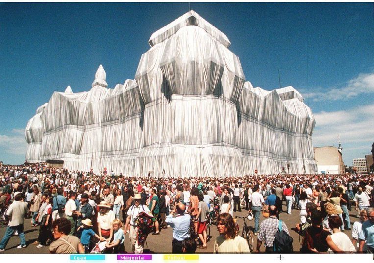 Wereldberoemde 'inpakkunstenaar' Christo overleden | De Morgen