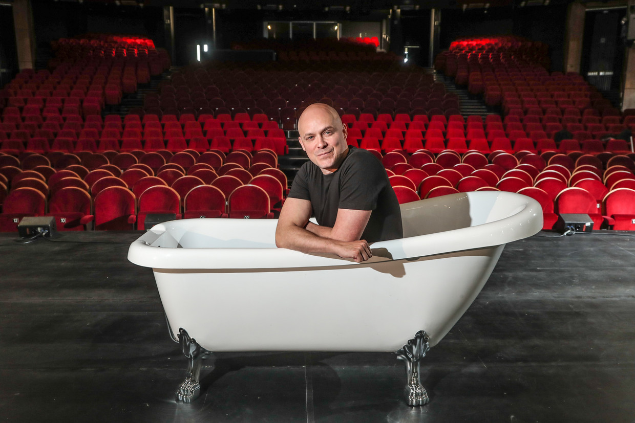 Philippe Geubels geeft als eerste comedyshow live op tv. ‘Met alles