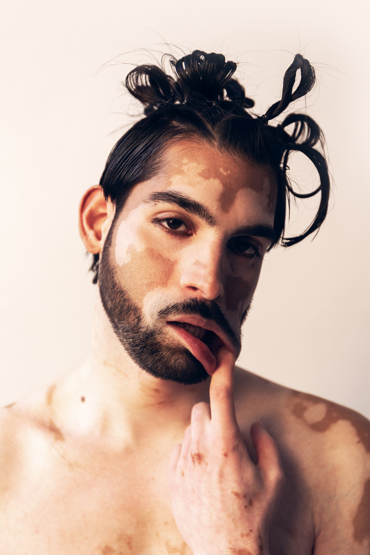 Je zult zien stapje voor stapje zullen wij het nieuwe normaal worden vrouw 1240x1860 foto Je zult zien stapje voor stapje zullen wij het nieuwe normaal worden foto
